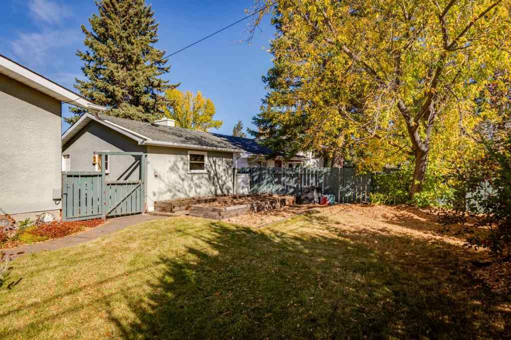 MLS® A2263456 - 114 Hallbrook Drive SW in Haysboro Calgary, Residential