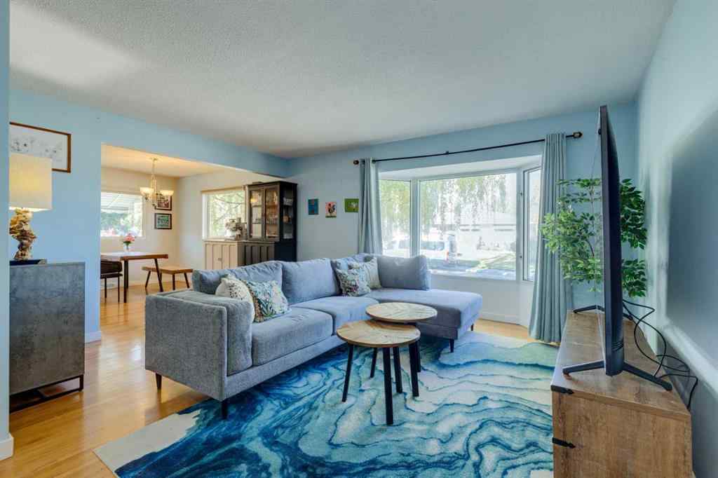 MLS® A2263456 - 114 Hallbrook Drive SW in Haysboro Calgary, Residential