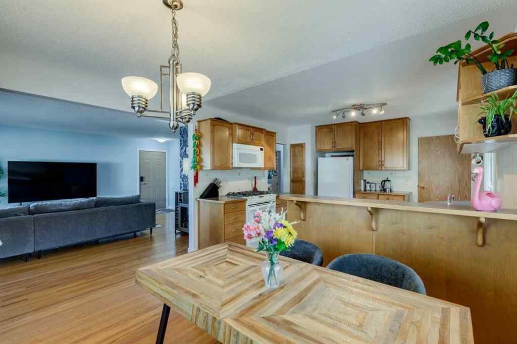 MLS® A2263456 - 114 Hallbrook Drive SW in Haysboro Calgary, Residential