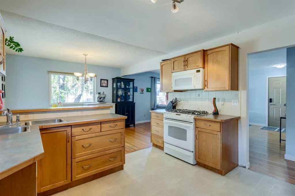 MLS® A2263456 - 114 Hallbrook Drive SW in Haysboro Calgary, Residential