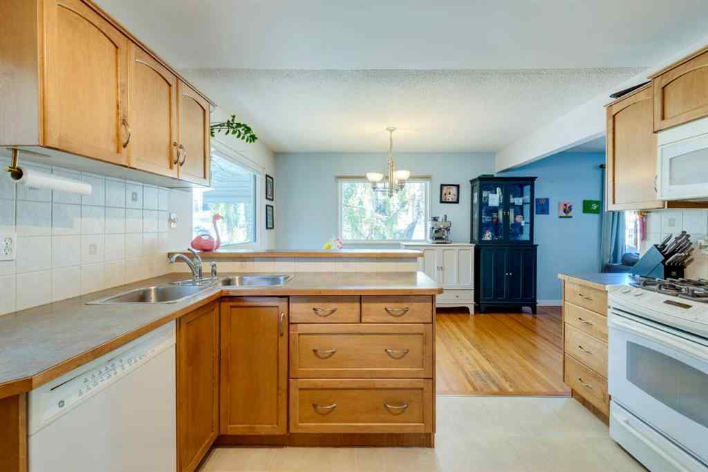 MLS® A2263456 - 114 Hallbrook Drive SW in Haysboro Calgary, Residential