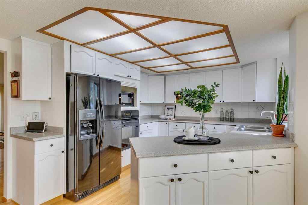 MLS® A2263464 - 33 Shawnee View SW in Shawnee Slopes Calgary, Residential