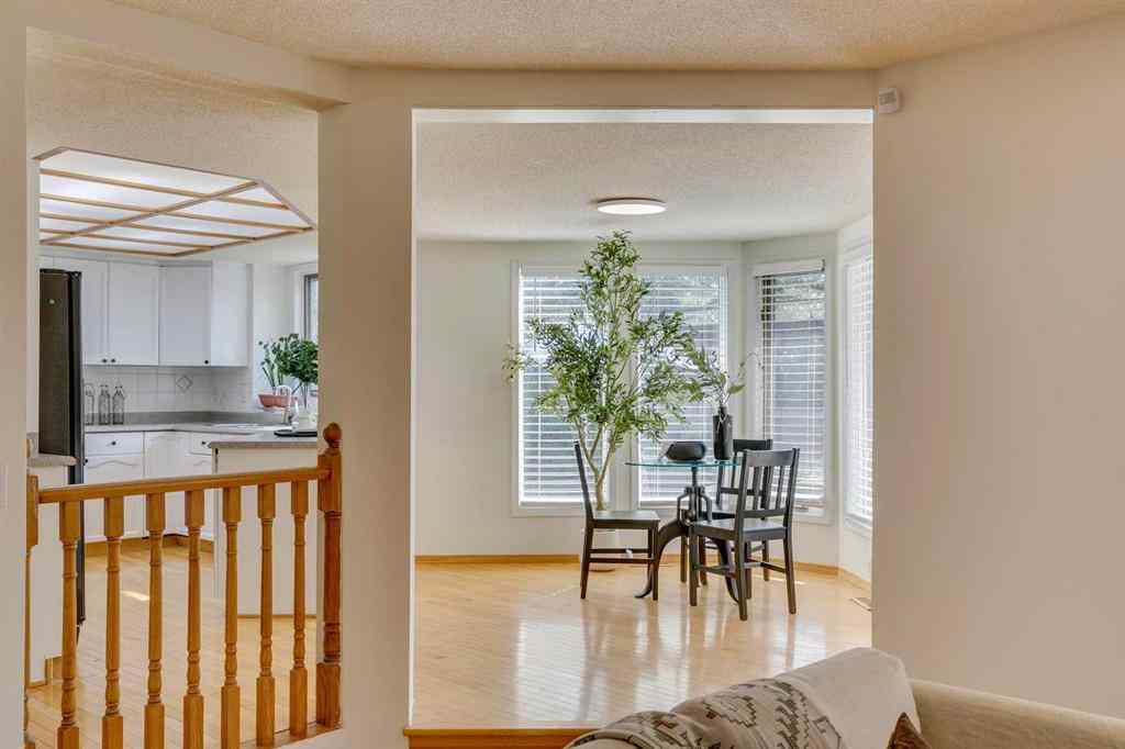 MLS® A2263464 - 33 Shawnee View SW in Shawnee Slopes Calgary, Residential