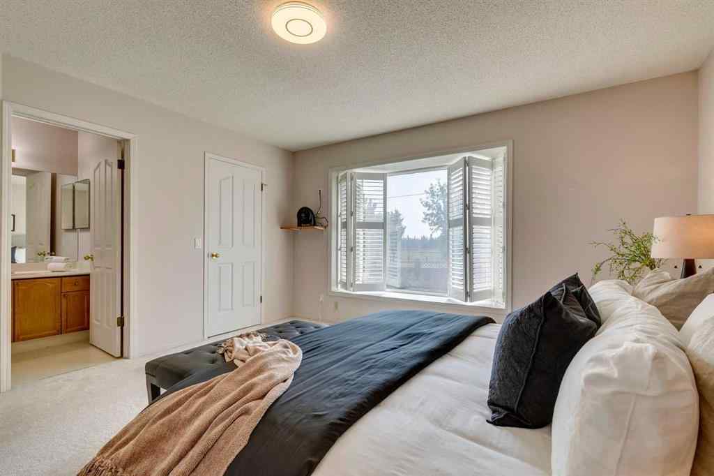 MLS® A2263464 - 33 Shawnee View SW in Shawnee Slopes Calgary, Residential