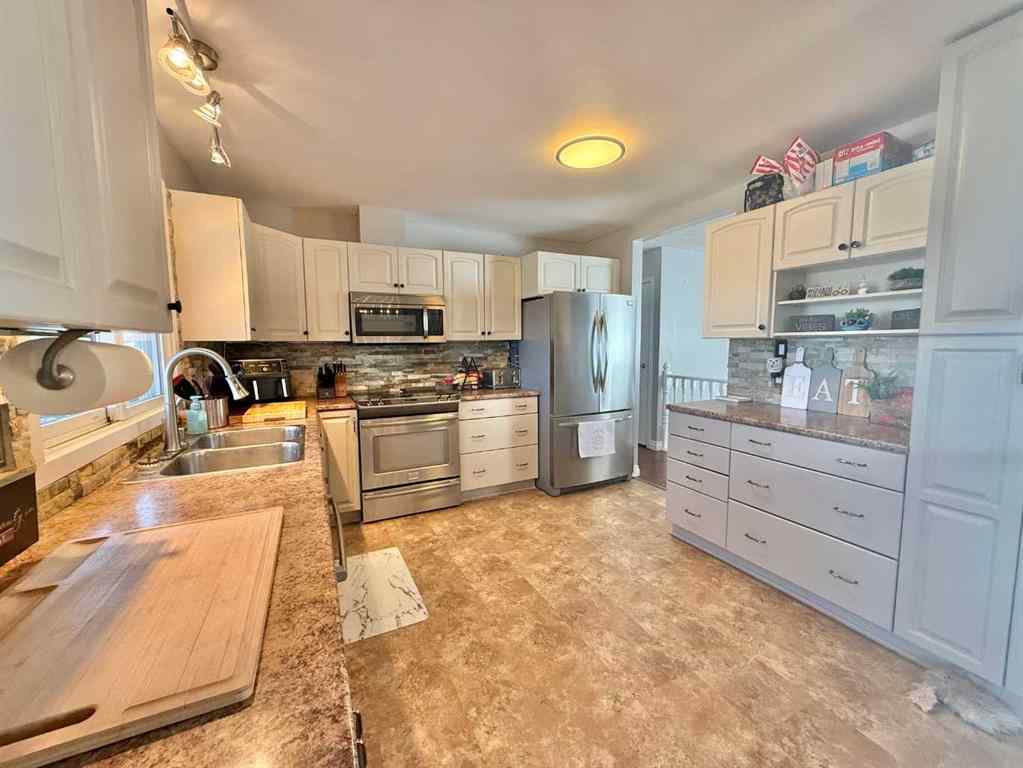 MLS® A2263506 - 126 Maligne Drive  in Hillcrest Hinton, Residential