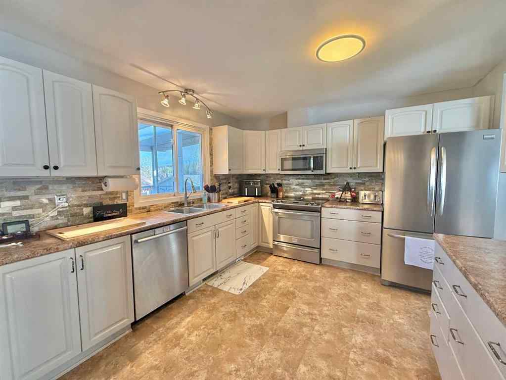 MLS® A2263506 - 126 Maligne Drive  in Hillcrest Hinton, Residential