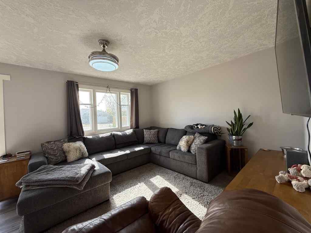 MLS® A2263512 - 4712 52nd Avenue   in NONE High Prairie, Residential