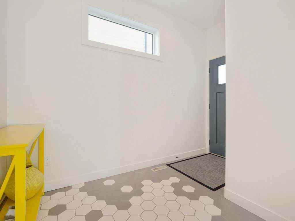 MLS® A2263516 - 660 Aquitania Boulevard W in Garry Station Lethbridge, Residential