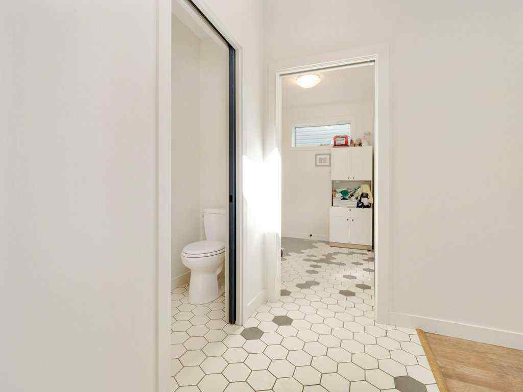 MLS® A2263516 - 660 Aquitania Boulevard W in Garry Station Lethbridge, Residential