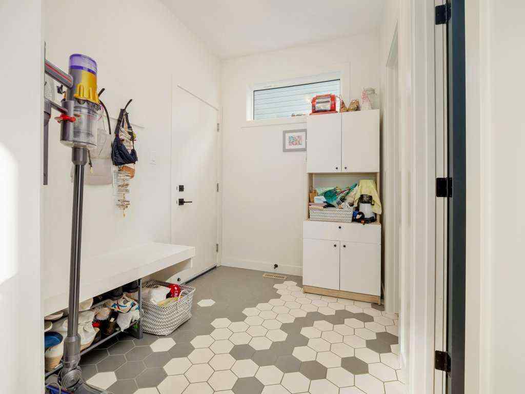 MLS® A2263516 - 660 Aquitania Boulevard W in Garry Station Lethbridge, Residential