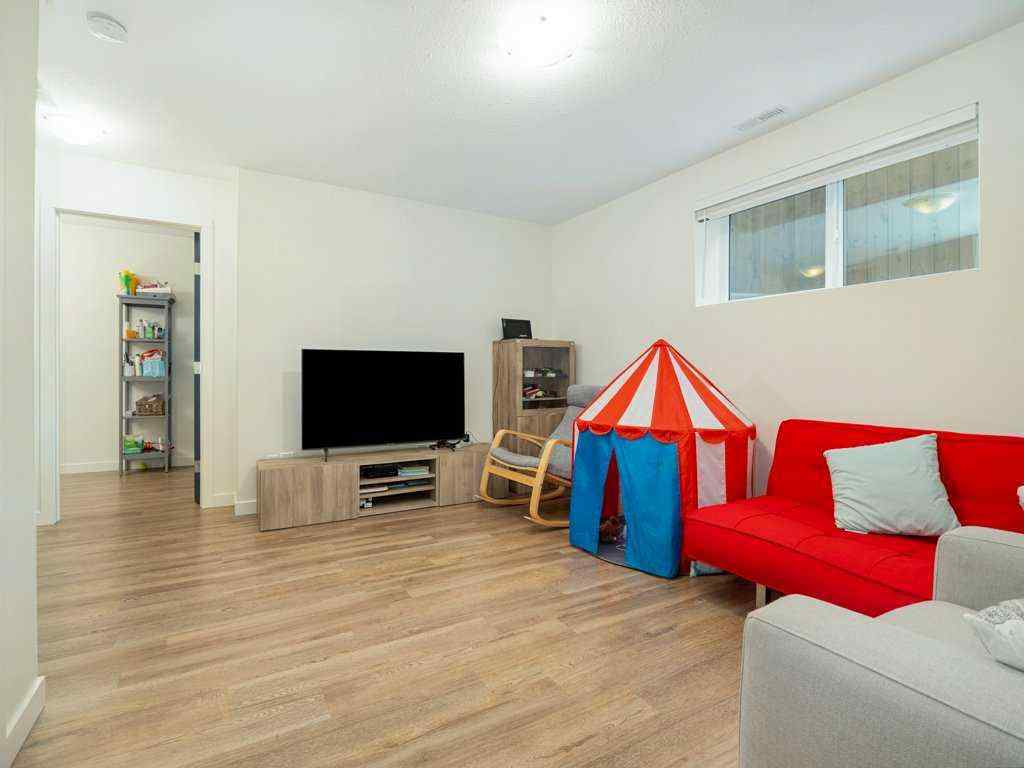 MLS® A2263516 - 660 Aquitania Boulevard W in Garry Station Lethbridge, Residential