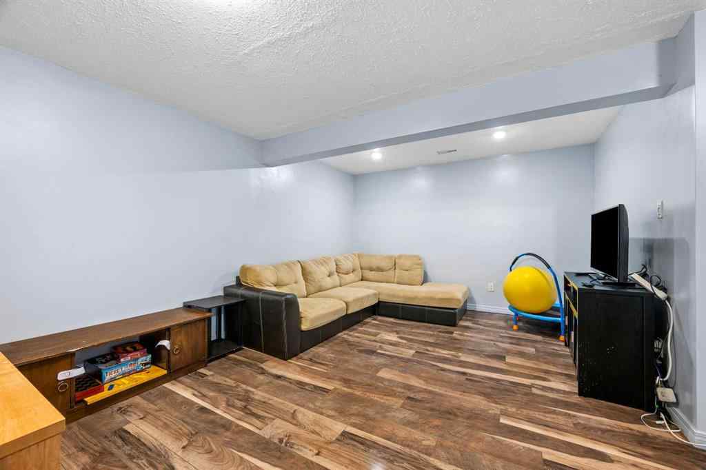 MLS® A2263517 - 5805 29 Street  in Steele Heights Lloydminster, Residential