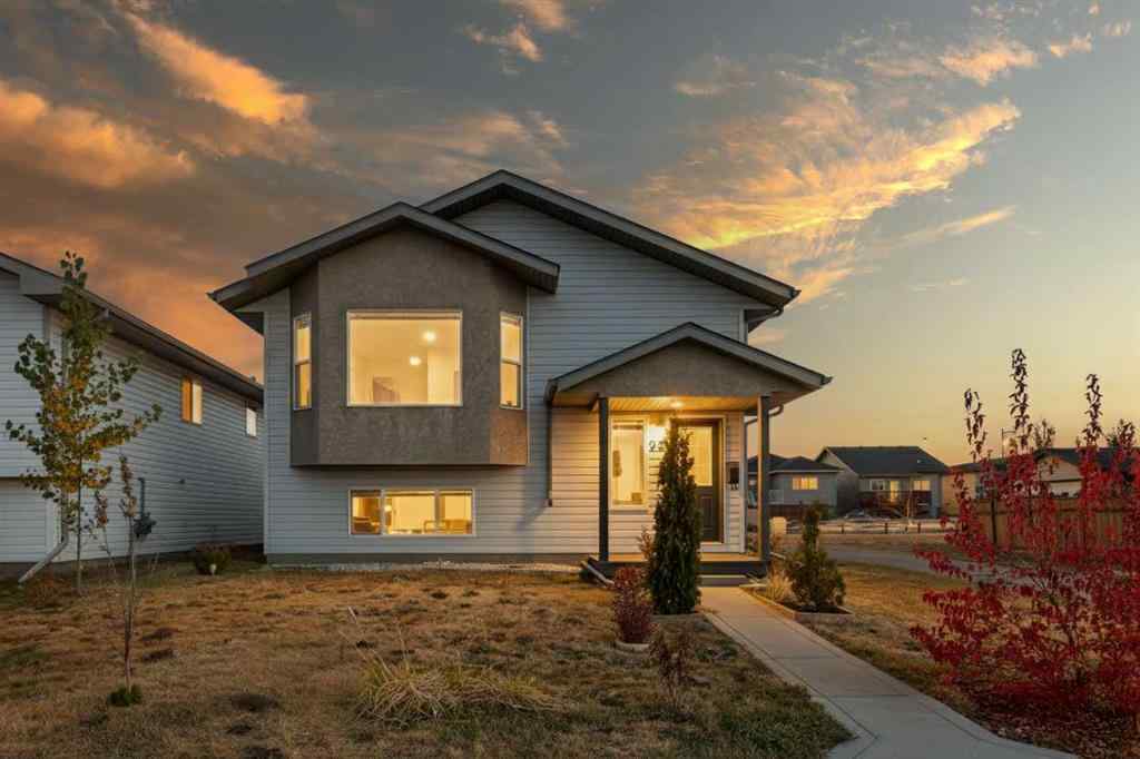 MLS® A2263522 - 32 Hunter Road  in Hewlett Park Sylvan Lake, Residential