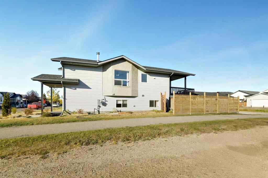 MLS® A2263522 - 32 Hunter Road  in Hewlett Park Sylvan Lake, Residential