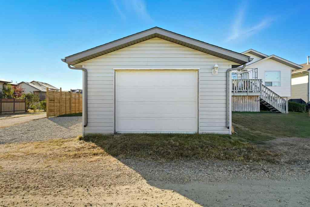 MLS® A2263522 - 32 Hunter Road  in Hewlett Park Sylvan Lake, Residential