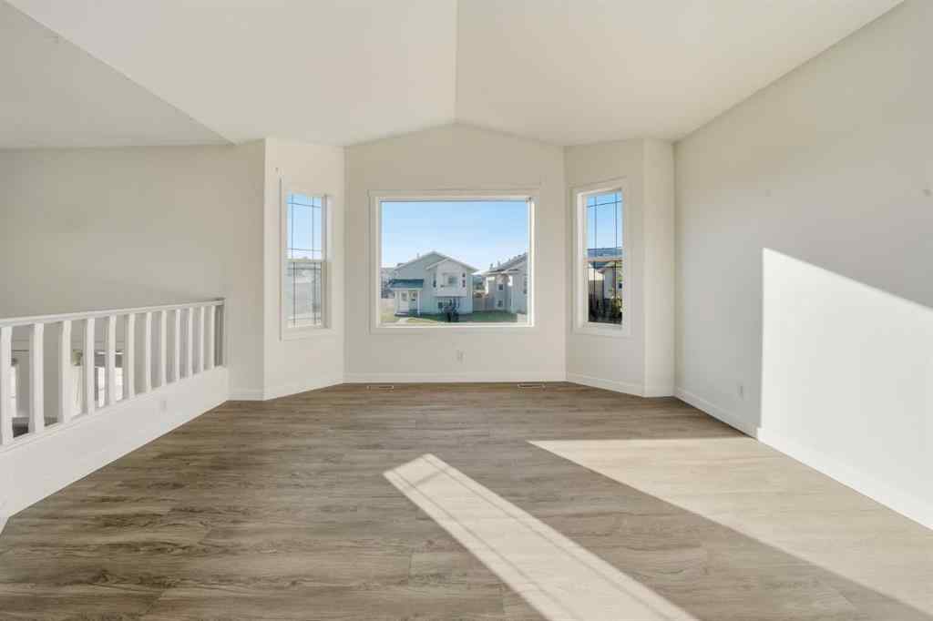 MLS® A2263522 - 32 Hunter Road  in Hewlett Park Sylvan Lake, Residential