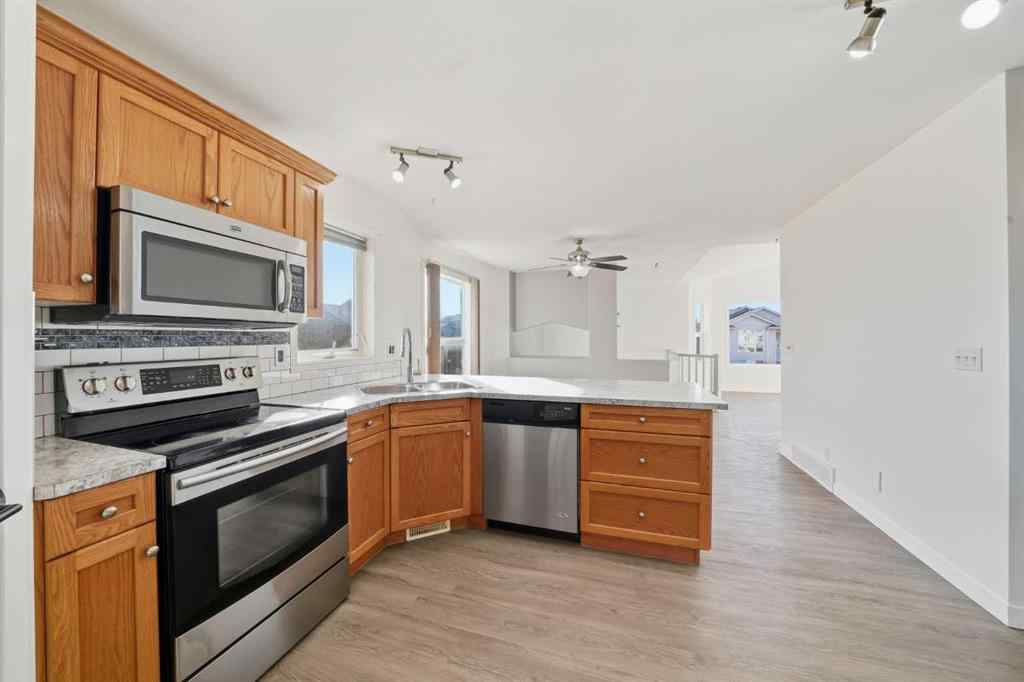 MLS® A2263522 - 32 Hunter Road  in Hewlett Park Sylvan Lake, Residential