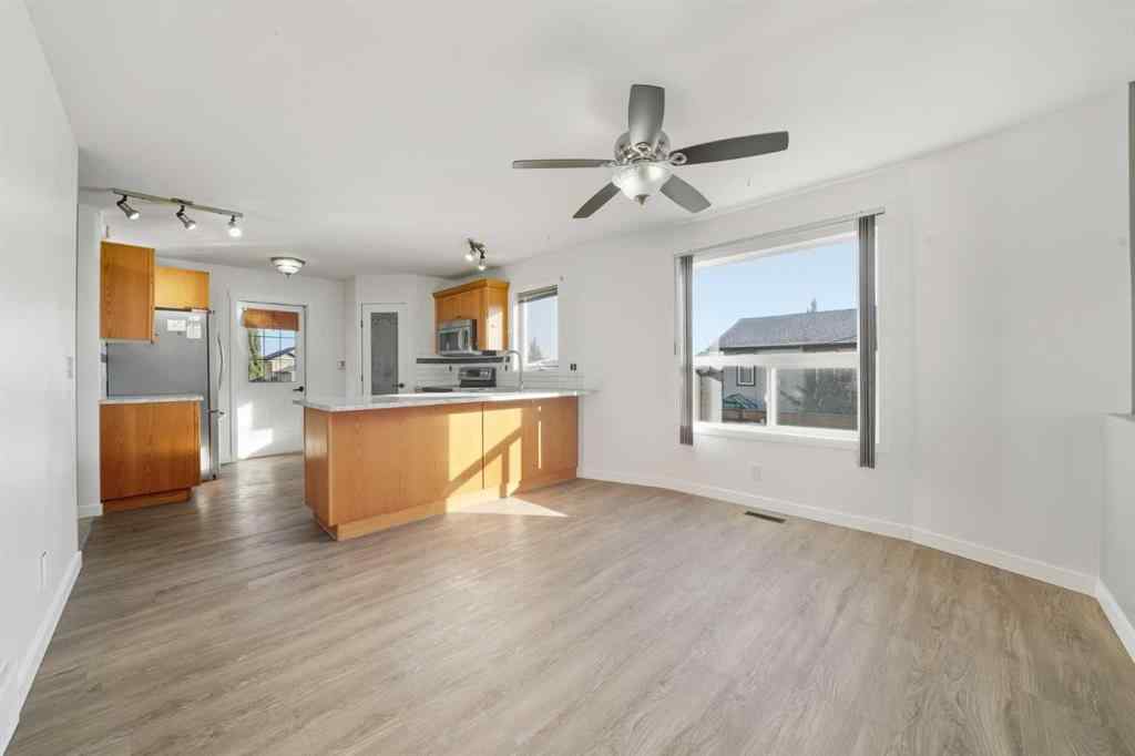 MLS® A2263522 - 32 Hunter Road  in Hewlett Park Sylvan Lake, Residential