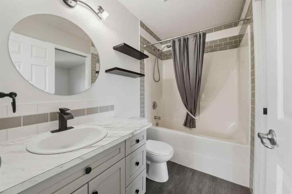 MLS® A2263522 - 32 Hunter Road  in Hewlett Park Sylvan Lake, Residential