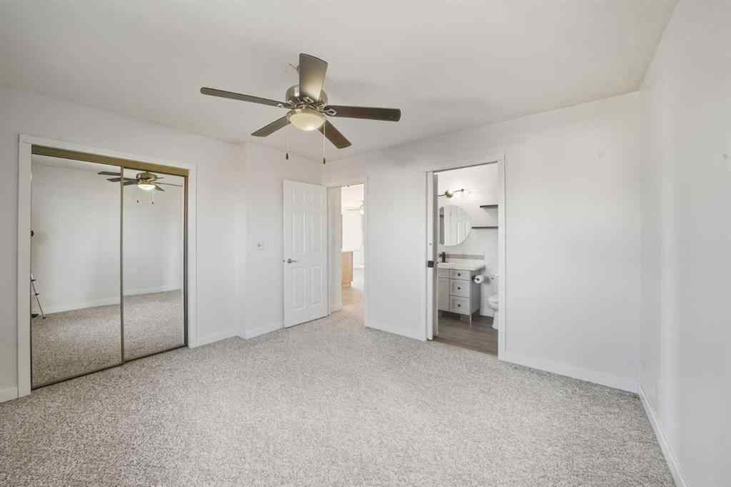 MLS® A2263522 - 32 Hunter Road  in Hewlett Park Sylvan Lake, Residential