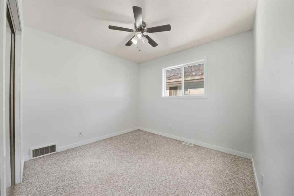 MLS® A2263522 - 32 Hunter Road  in Hewlett Park Sylvan Lake, Residential