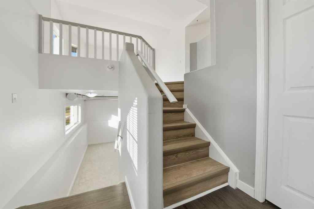 MLS® A2263522 - 32 Hunter Road  in Hewlett Park Sylvan Lake, Residential