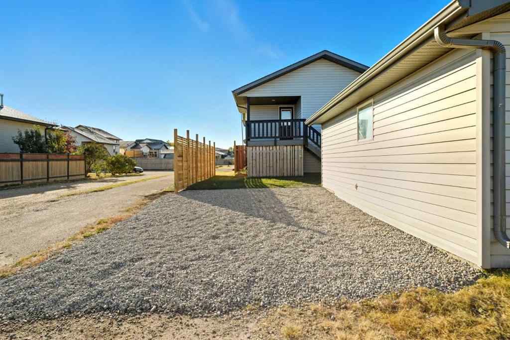 MLS® A2263522 - 32 Hunter Road  in Hewlett Park Sylvan Lake, Residential