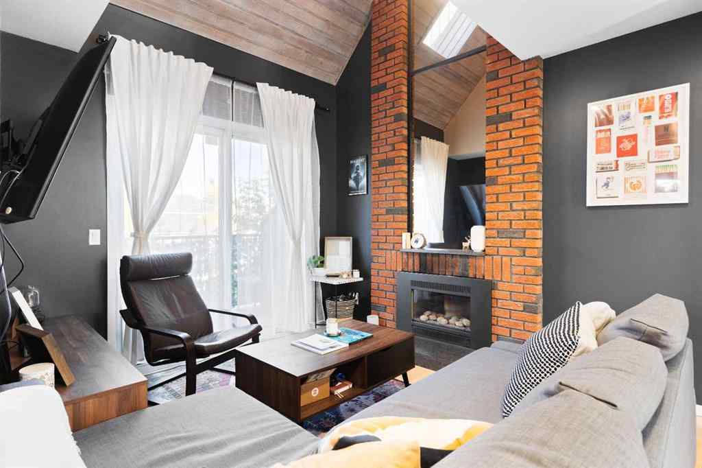 MLS® A2263530 - Unit #1 123 13 Avenue NE in Crescent Heights Calgary, Residential