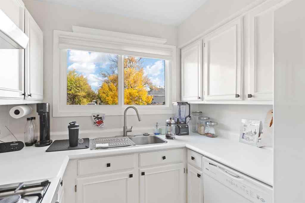 MLS® A2263530 - Unit #1 123 13 Avenue NE in Crescent Heights Calgary, Residential