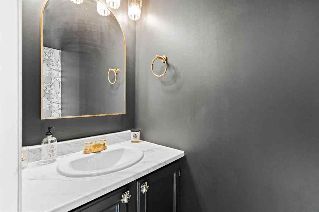 MLS® A2263530 - Unit #1 123 13 Avenue NE in Crescent Heights Calgary, Residential