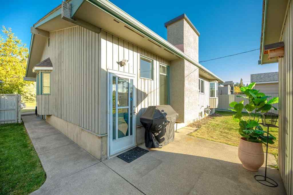 MLS® A2263546 - 12235 Lake Fraser Way SE in Lake Bonavista Calgary, Residential