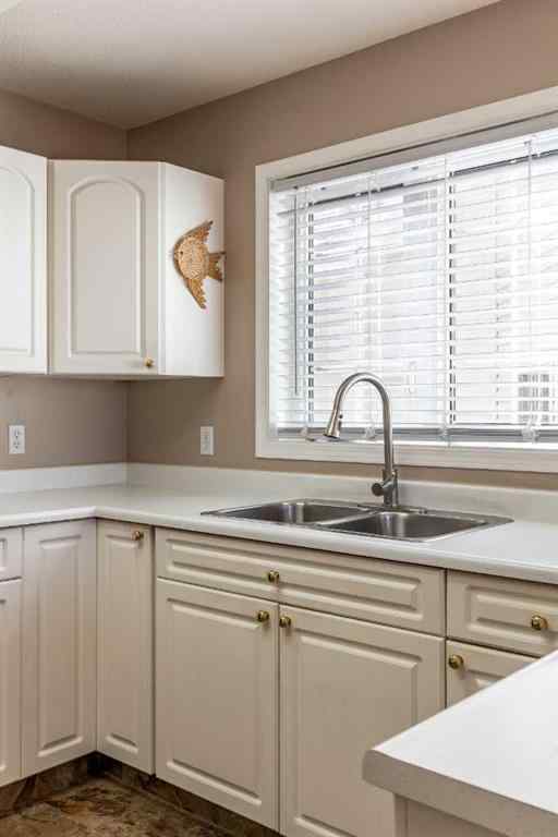 MLS® A2263564 - Unit #304 221 Cameron Road SE in Ross Glen Medicine Hat, Residential