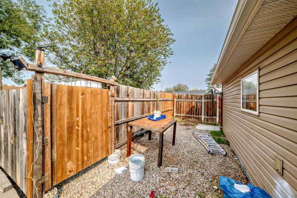 MLS® A2263574 - 176 Pinecliff Way NE in Pineridge Calgary, Residential