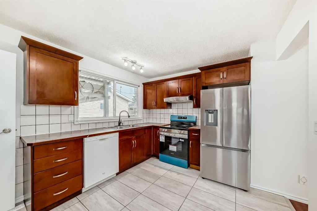 MLS® A2263574 - 176 Pinecliff Way NE in Pineridge Calgary, Residential