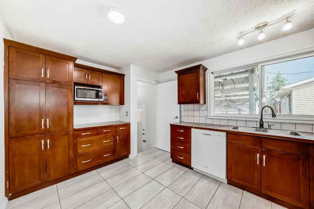 MLS® A2263574 - 176 Pinecliff Way NE in Pineridge Calgary, Residential