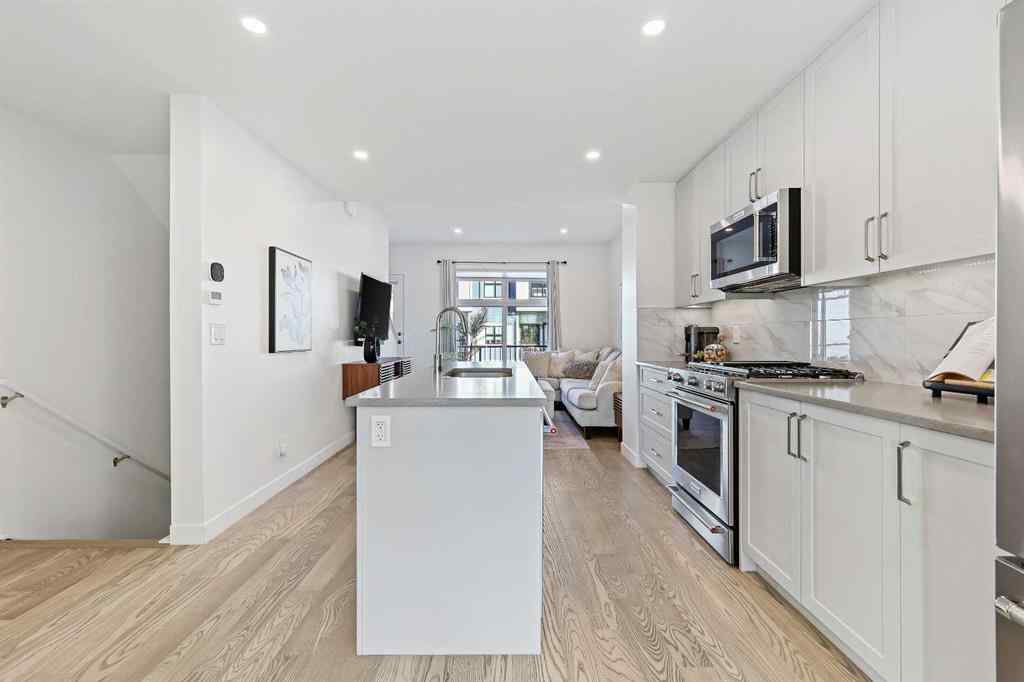 MLS® A2263601 - 119 Les Jardins Park SE in Douglasdale/Glen Calgary, Residential