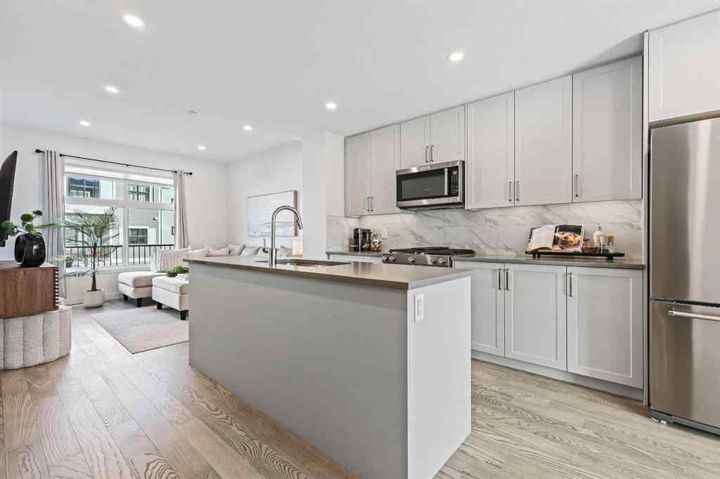 MLS® A2263601 - 119 Les Jardins Park SE in Douglasdale/Glen Calgary, Residential