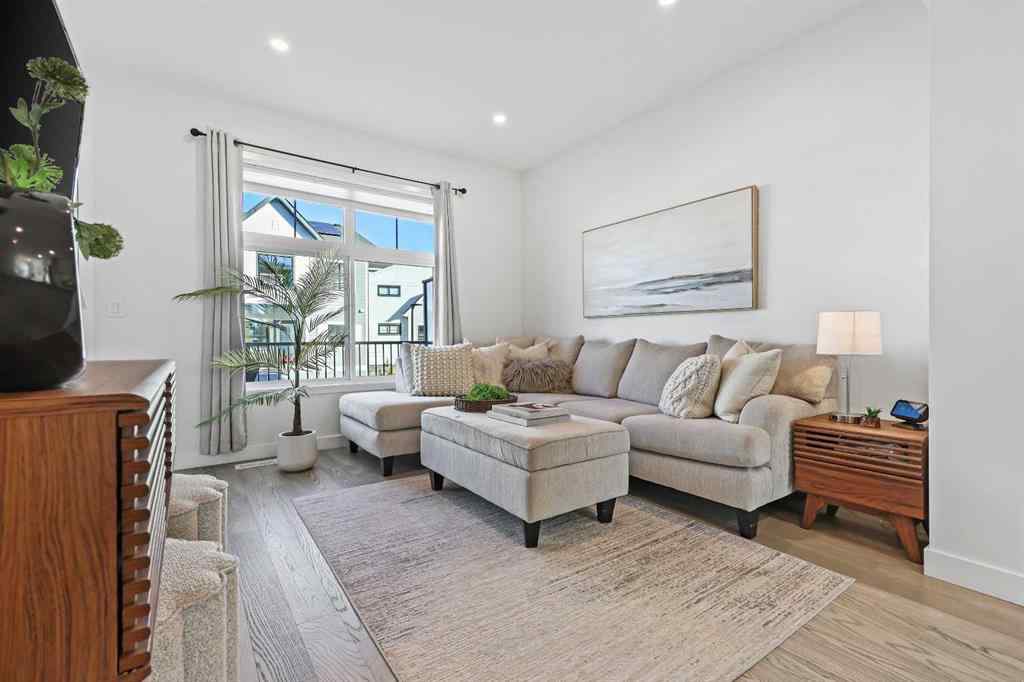 MLS® A2263601 - 119 Les Jardins Park SE in Douglasdale/Glen Calgary, Residential