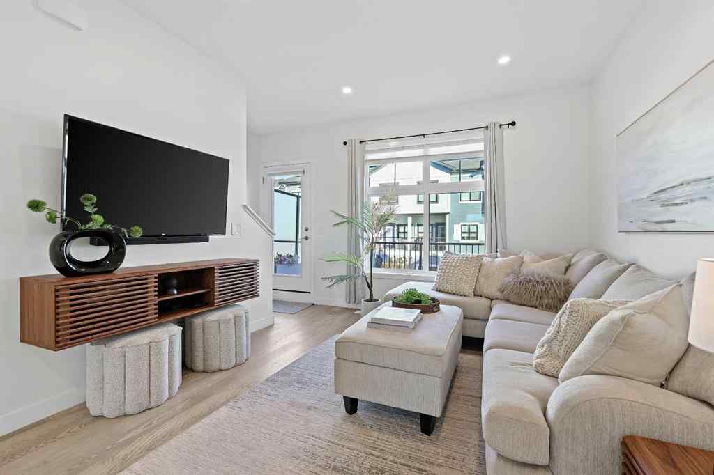 MLS® A2263601 - 119 Les Jardins Park SE in Douglasdale/Glen Calgary, Residential