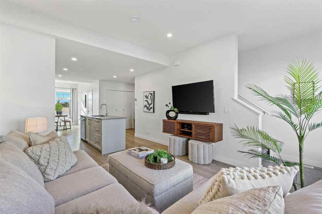 MLS® A2263601 - 119 Les Jardins Park SE in Douglasdale/Glen Calgary, Residential