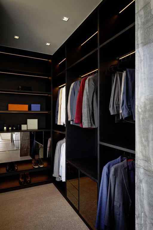 MLS® A2263635 - 1815 11 Avenue NW in Hounsfield Heights/Briar Hill Calgary, Residential