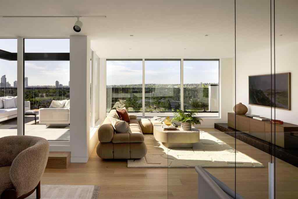 MLS® A2263635 - 1815 11 Avenue NW in Hounsfield Heights/Briar Hill Calgary, Residential