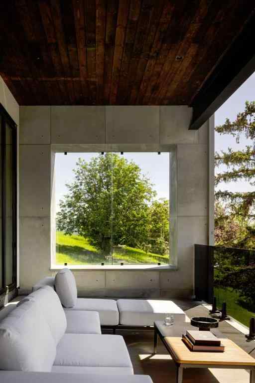 MLS® A2263635 - 1815 11 Avenue NW in Hounsfield Heights/Briar Hill Calgary, Residential