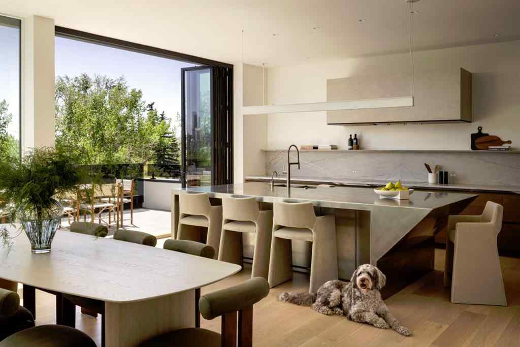 MLS® A2263635 - 1815 11 Avenue NW in Hounsfield Heights/Briar Hill Calgary, Residential