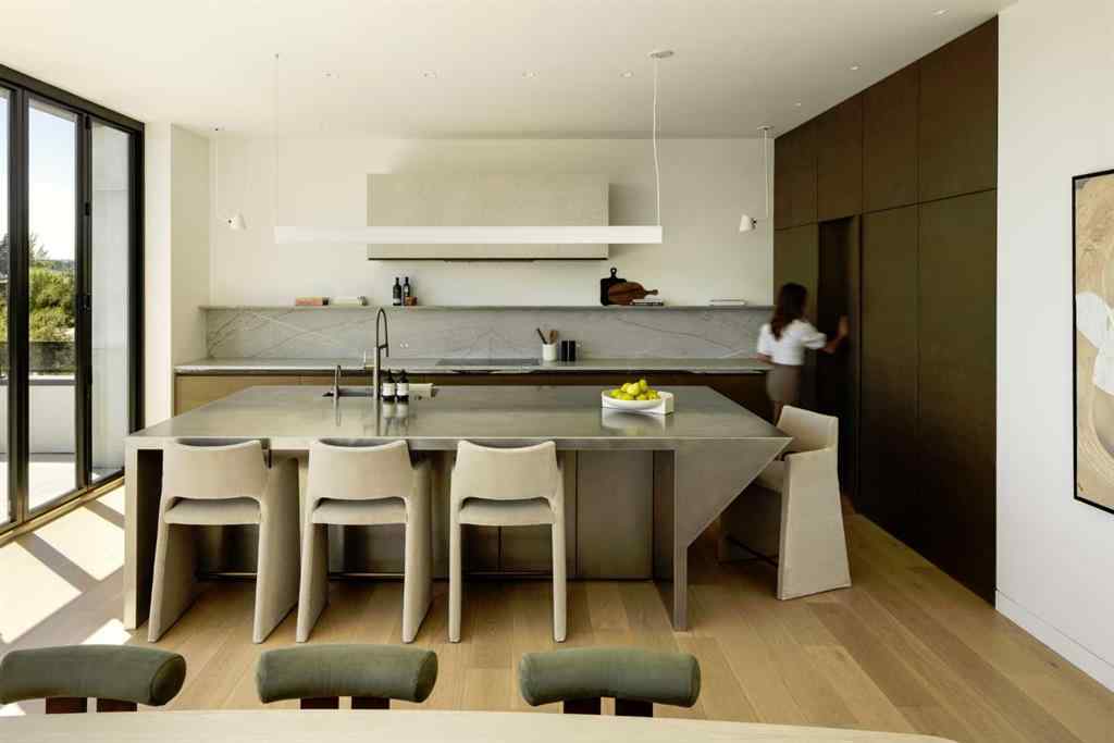 MLS® A2263635 - 1815 11 Avenue NW in Hounsfield Heights/Briar Hill Calgary, Residential