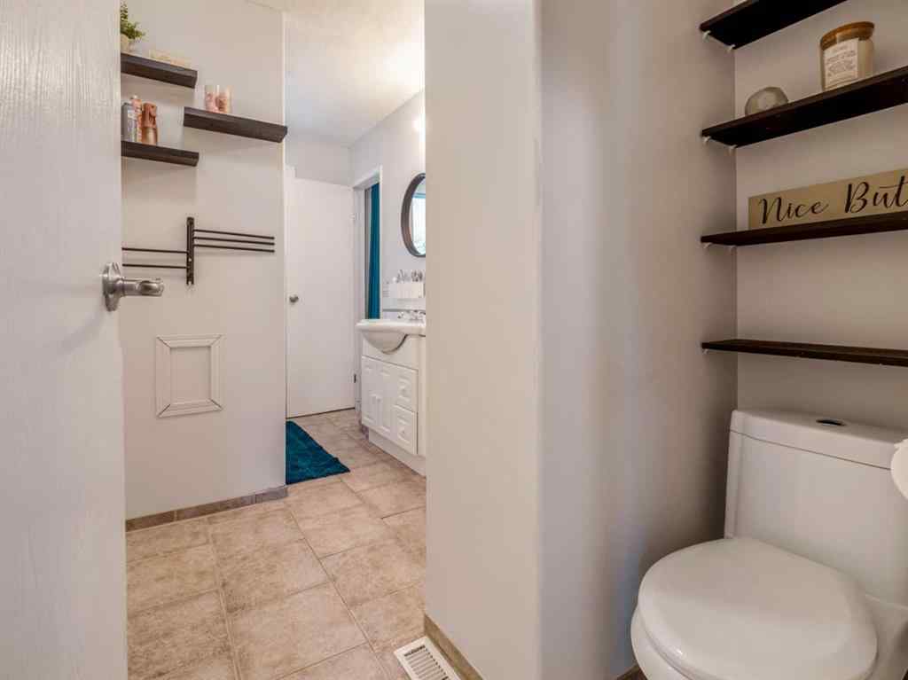 MLS® A2263636 - 6023 51 Street  in NONE Taber, Residential