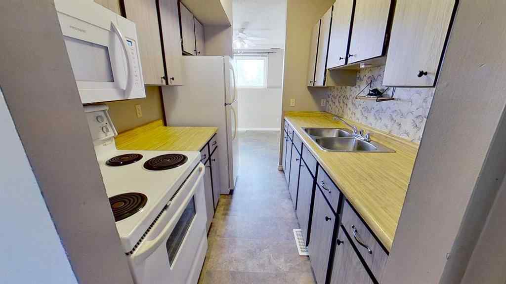 MLS® A2263638 - Unit #B 5915 45 Avenue  in Downtown Lacombe Lacombe, Residential