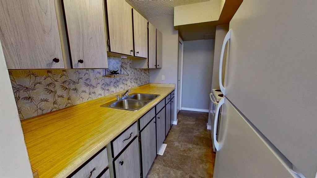 MLS® A2263638 - Unit #B 5915 45 Avenue  in Downtown Lacombe Lacombe, Residential