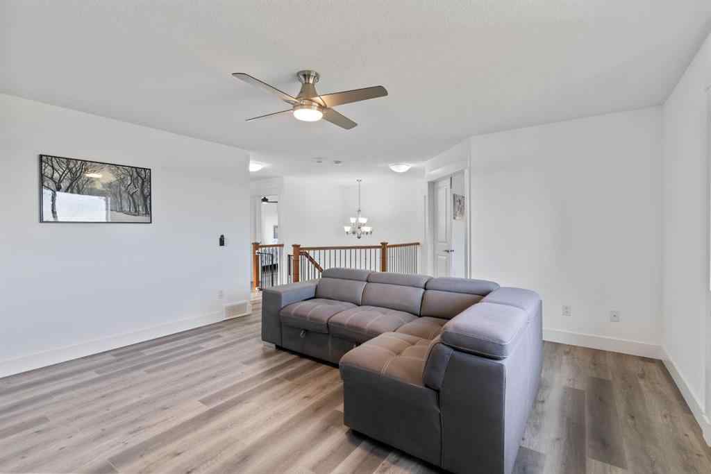 MLS® A2263648 - 332 kinniburgh Boulevard  in Kinniburgh North Chestermere, Residential