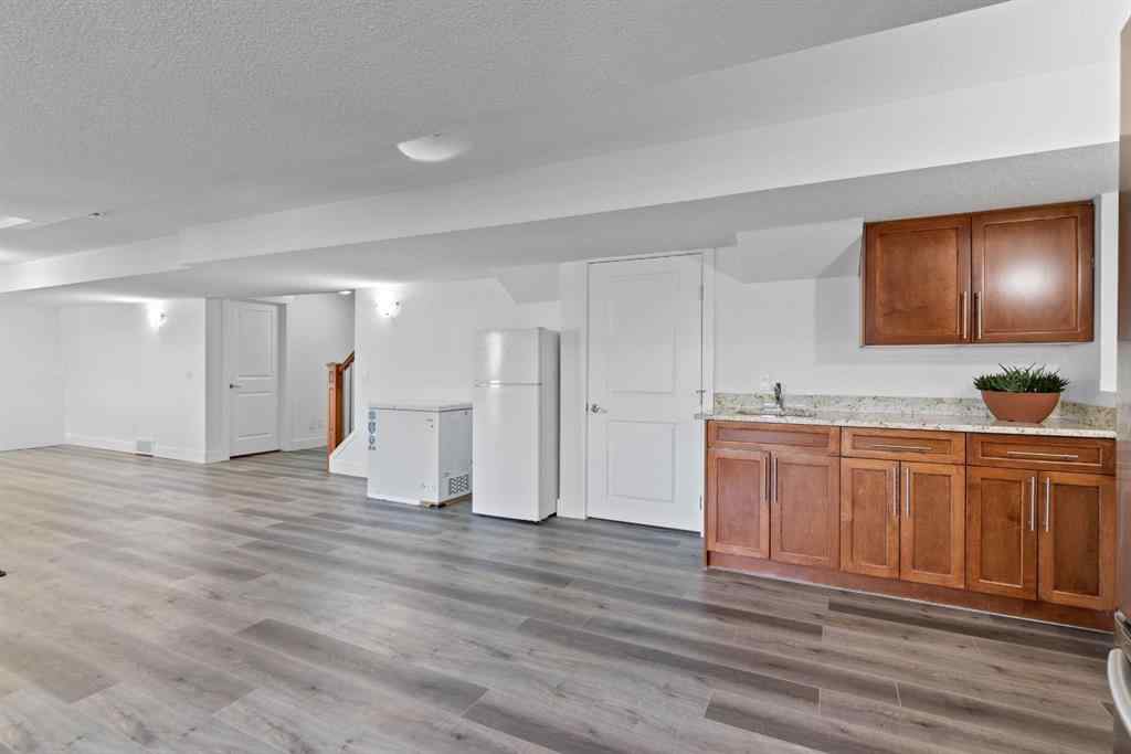 MLS® A2263648 - 332 kinniburgh Boulevard  in Kinniburgh North Chestermere, Residential